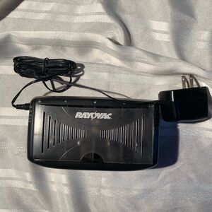 RAYOVAC Model PS132 Class 2 Battery Charger for AA or AAA Batteries